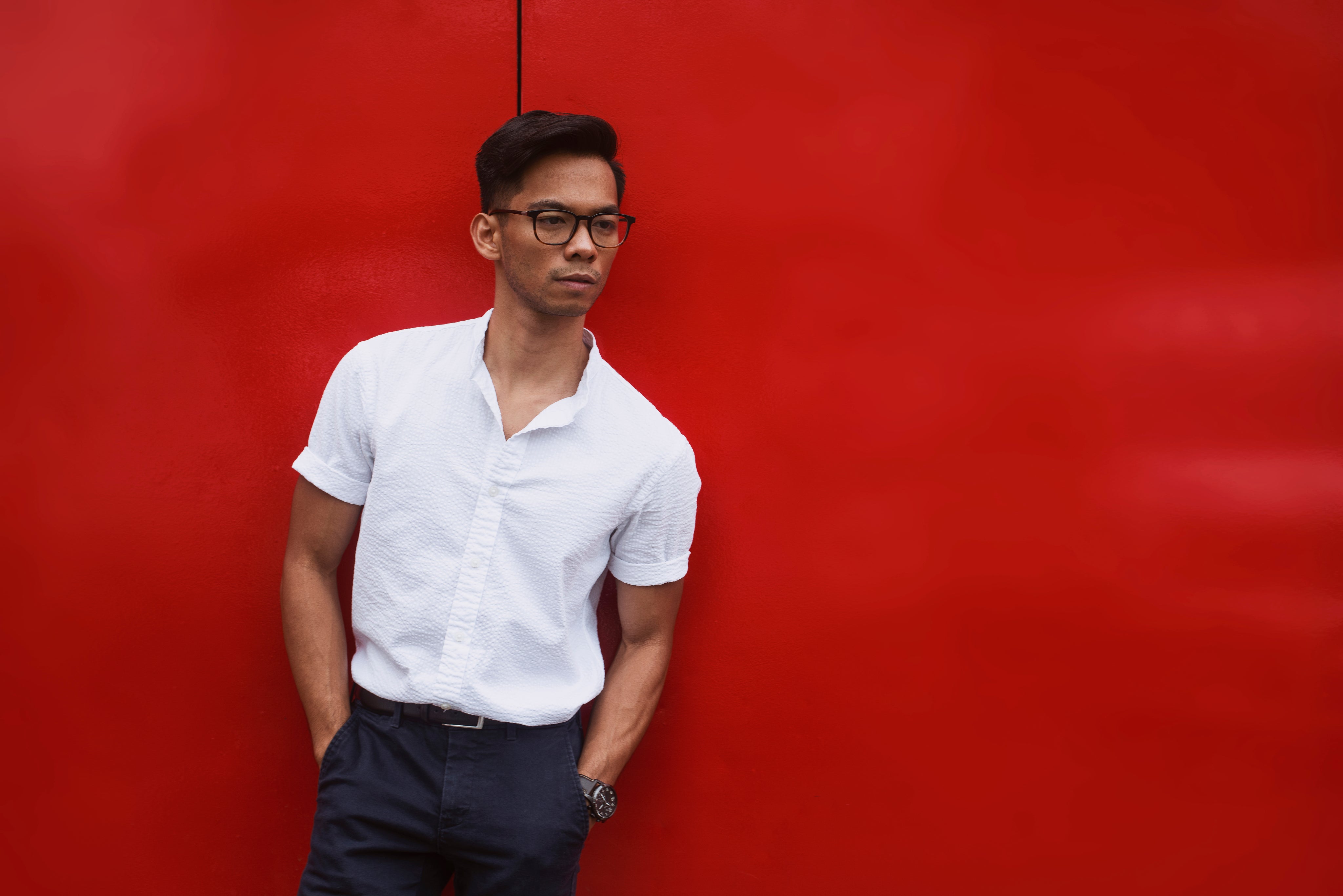files/red-wall-behind-men-s-summer-fashion.jpg